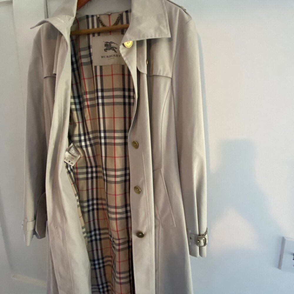 Worn One Time Burberry Belted Trench - Picture 2 of 2